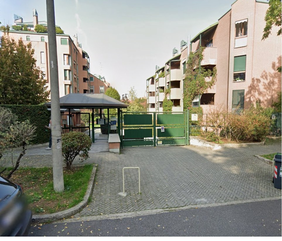 Monza AFFITTASI Via Oslavia 24 Subito disponibile ampio box singolo