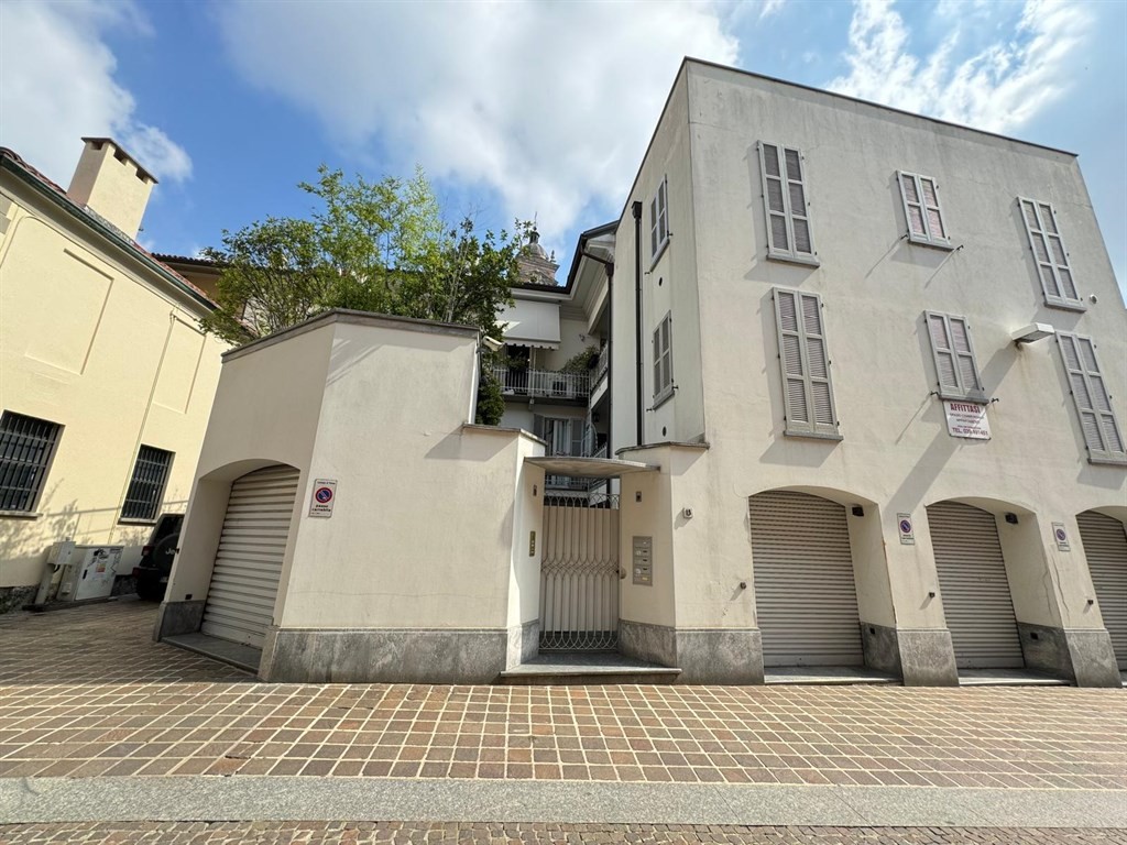 Monza  Duomo - AFFITTASI appartamento 3 locali box