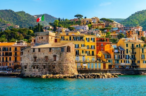 RAPALLO - ottimo trilocale in vendita con balconata panoramica e box